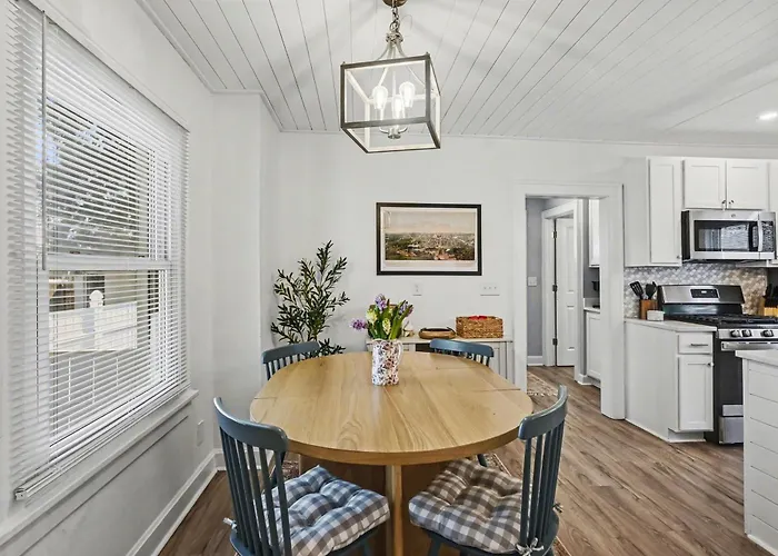 Luxe 2br Franklinton - Private Patio - 2car Garage Сasa de vacaciones